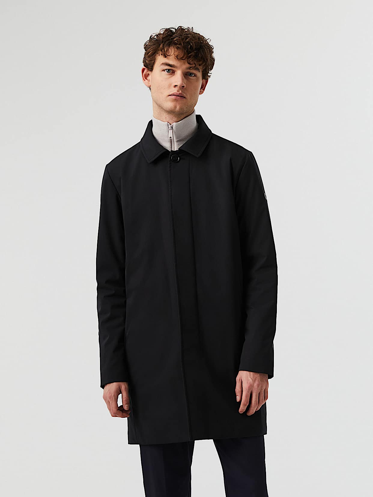 Heatable and Water-Repellent Trenchcoat | OTEMO V1.C1.03 Heatable and Water-Repellent Trenchcoat | OTEMO V1.C1.03